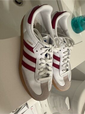 adidas White Sneakers 
Size 
5.5 Mens = 7 Womens
